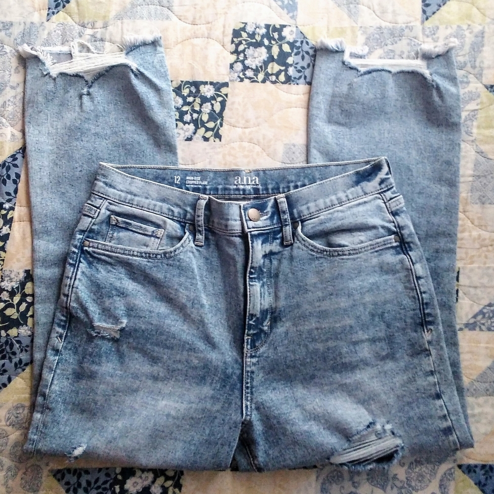 ⭐Bundle 5 for 25 with anything marked with a star. High Rise Acid Washed Jeans
